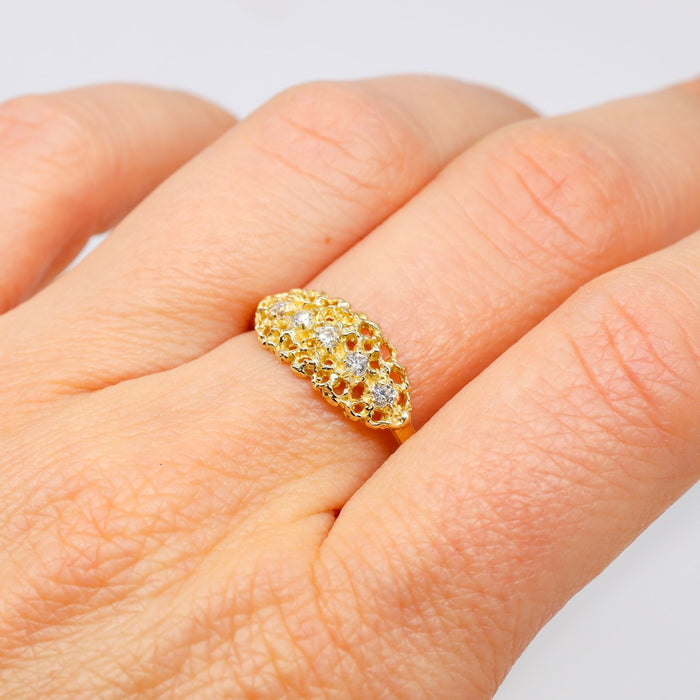 Oval Honeycomb Lace Diamond Ring in Yellow Gold