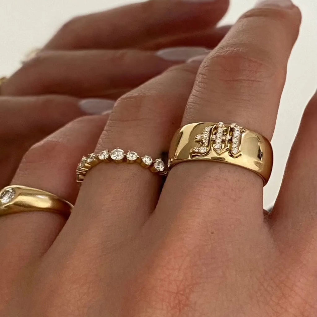 Cigar Letter Band in Yellow Gold