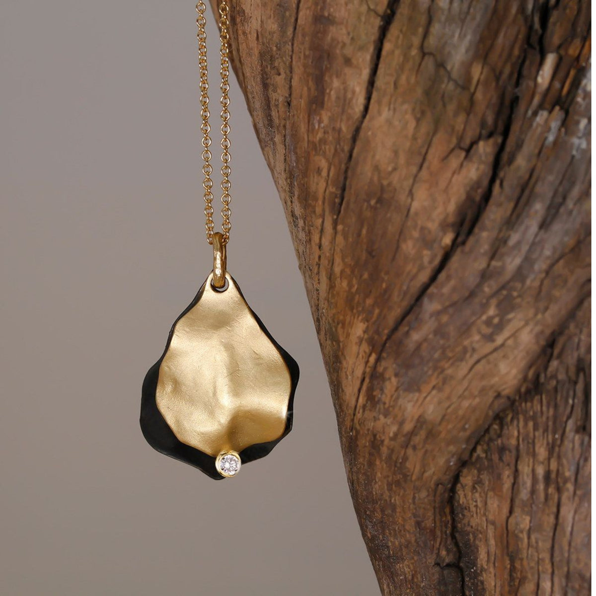 Jacaranda Pod Pendant in Yellow Gold and Cobalt Chrome