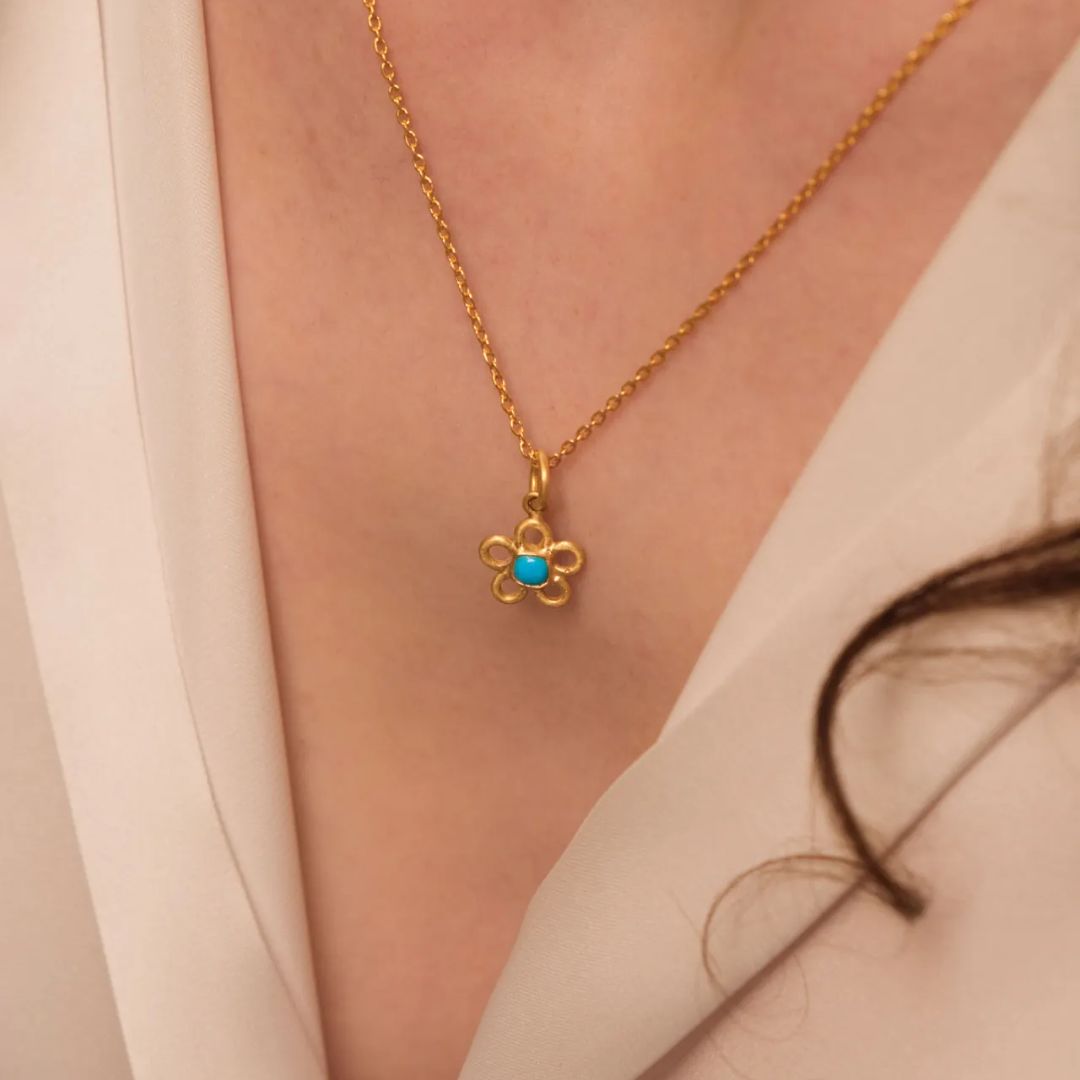 Flower Power Cushion Turquoise Pendant in Yellow Gold