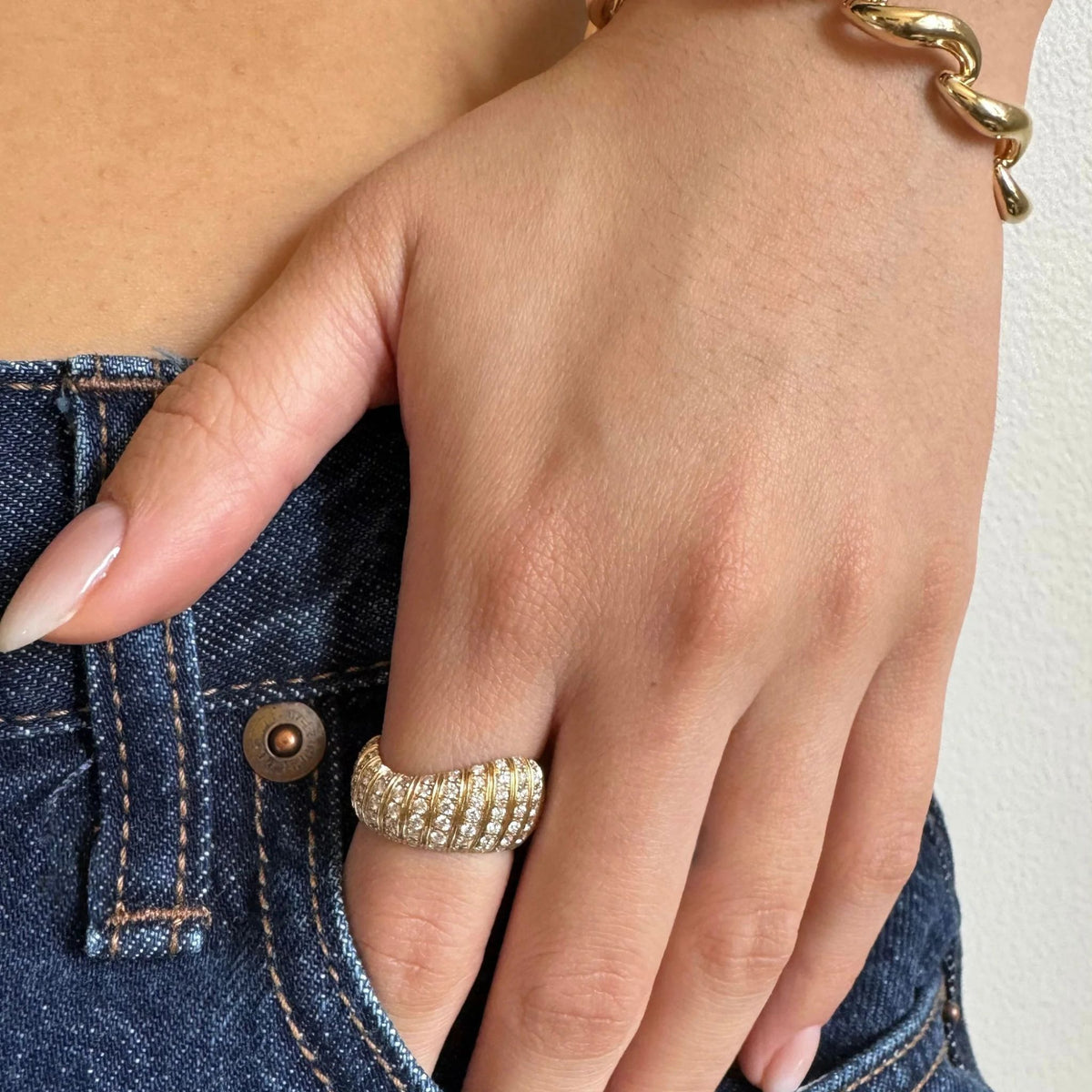 Contra Ring in Yellow Gold