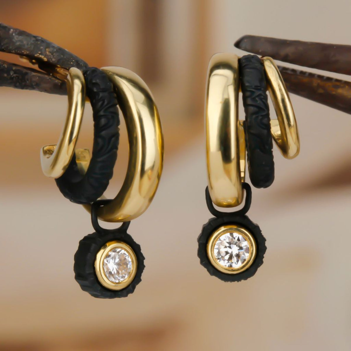 Gloss Triple Hoop Small Earring in Yellow Gold and Cobalt Chrome