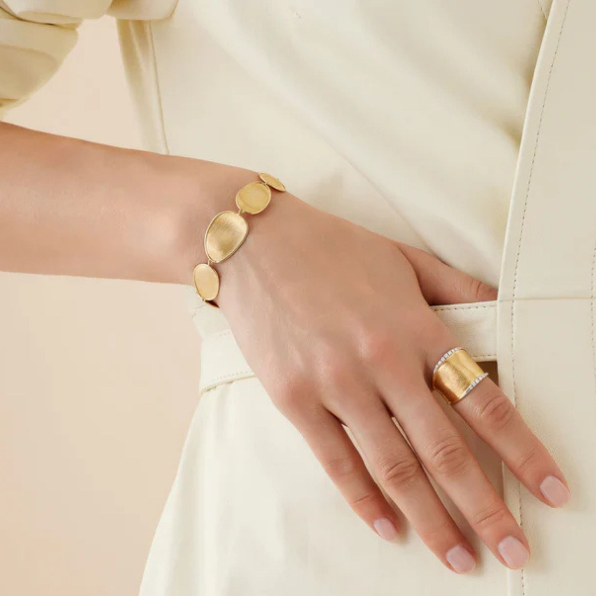 Lunaria Ring with Diamond Pave in Yellow Gold
