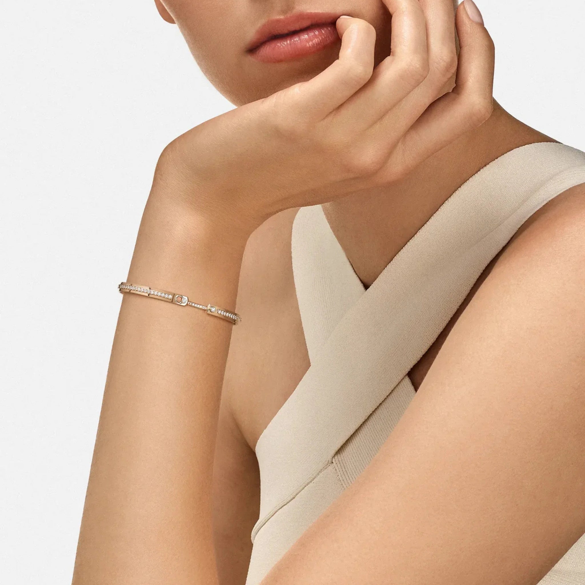 Tuxedo Mood Bangle in Yellow Gold