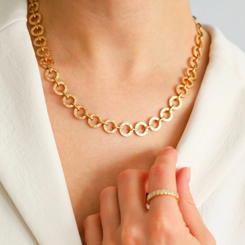 Dunes Circle White Diamond Link Necklace in Yellow Gold