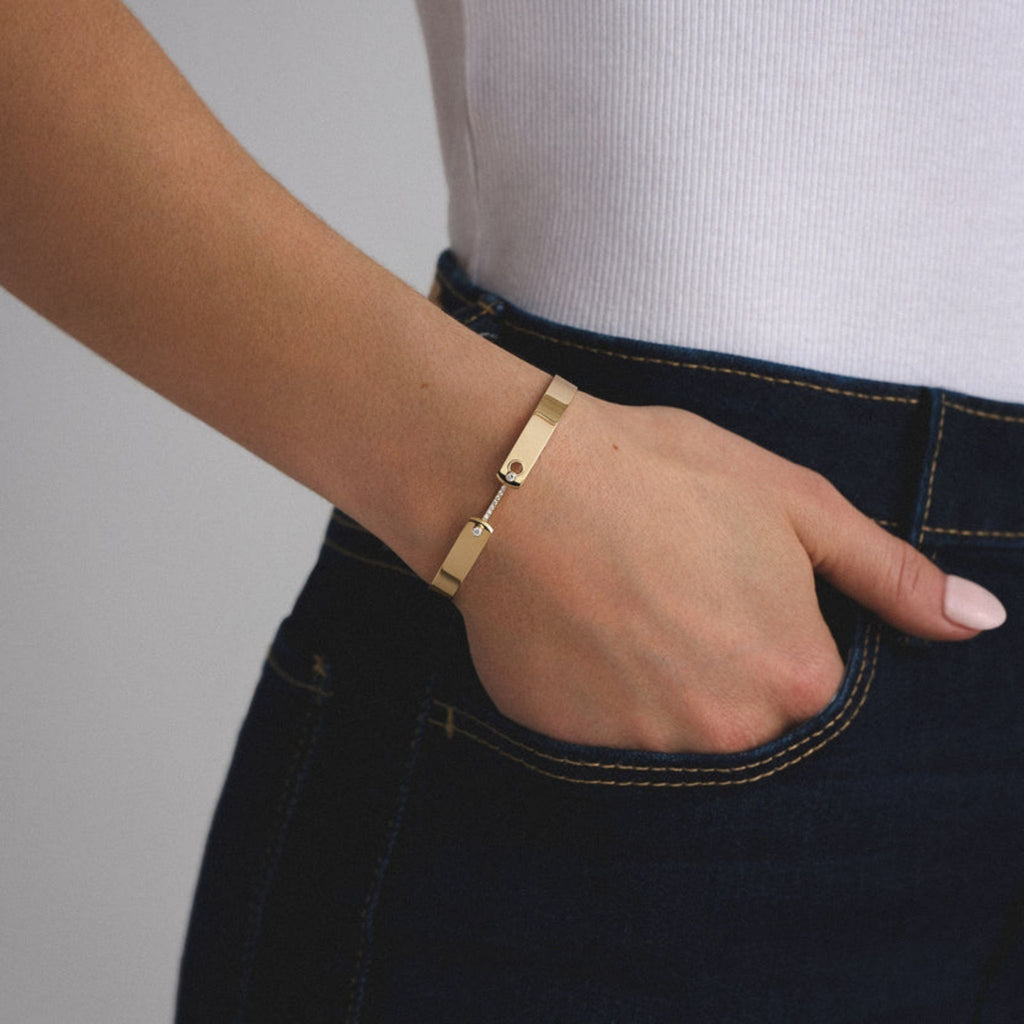 Business Meeting GM Mood Bangle in Yellow Gold