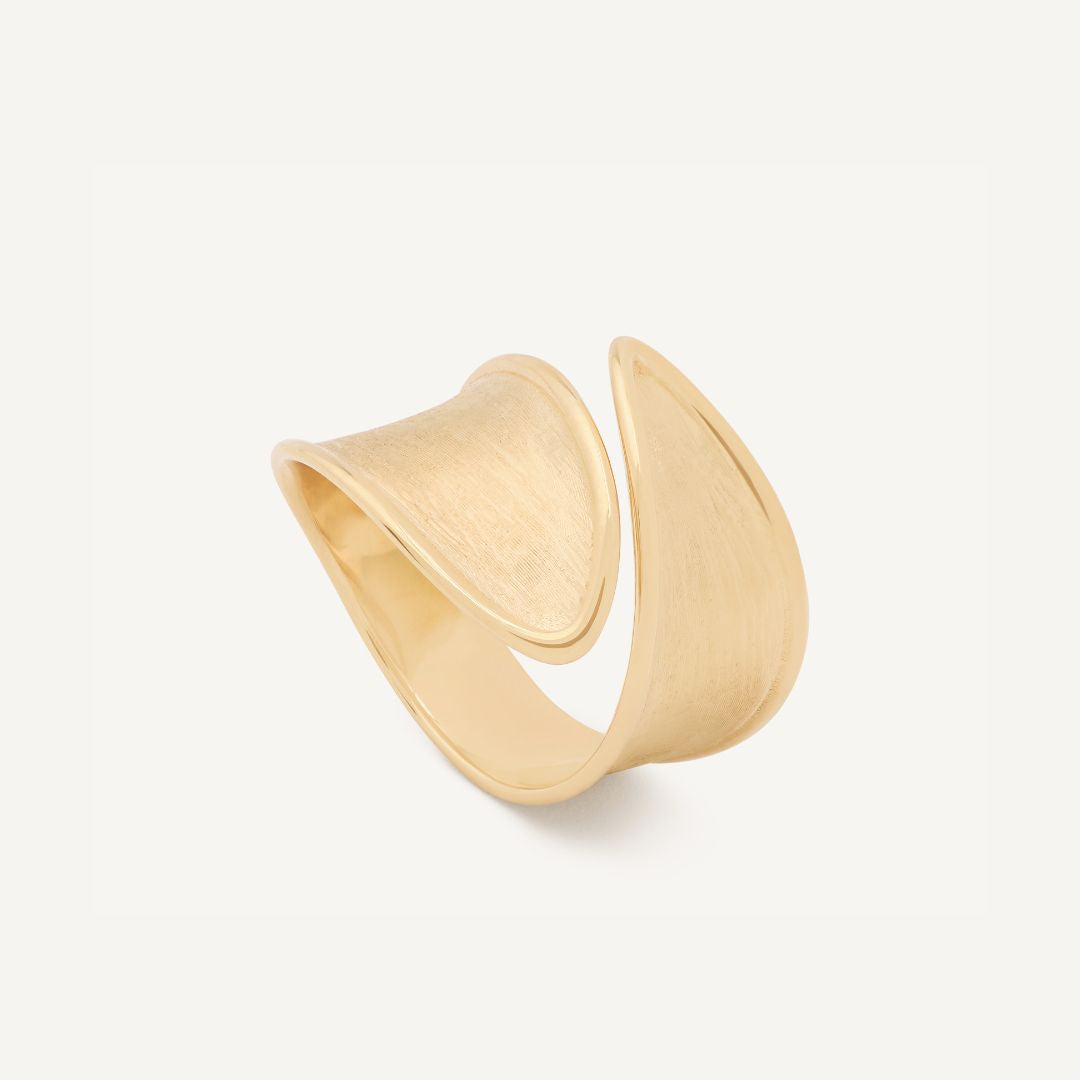 Lunaria Twist Ring in Yellow Gold