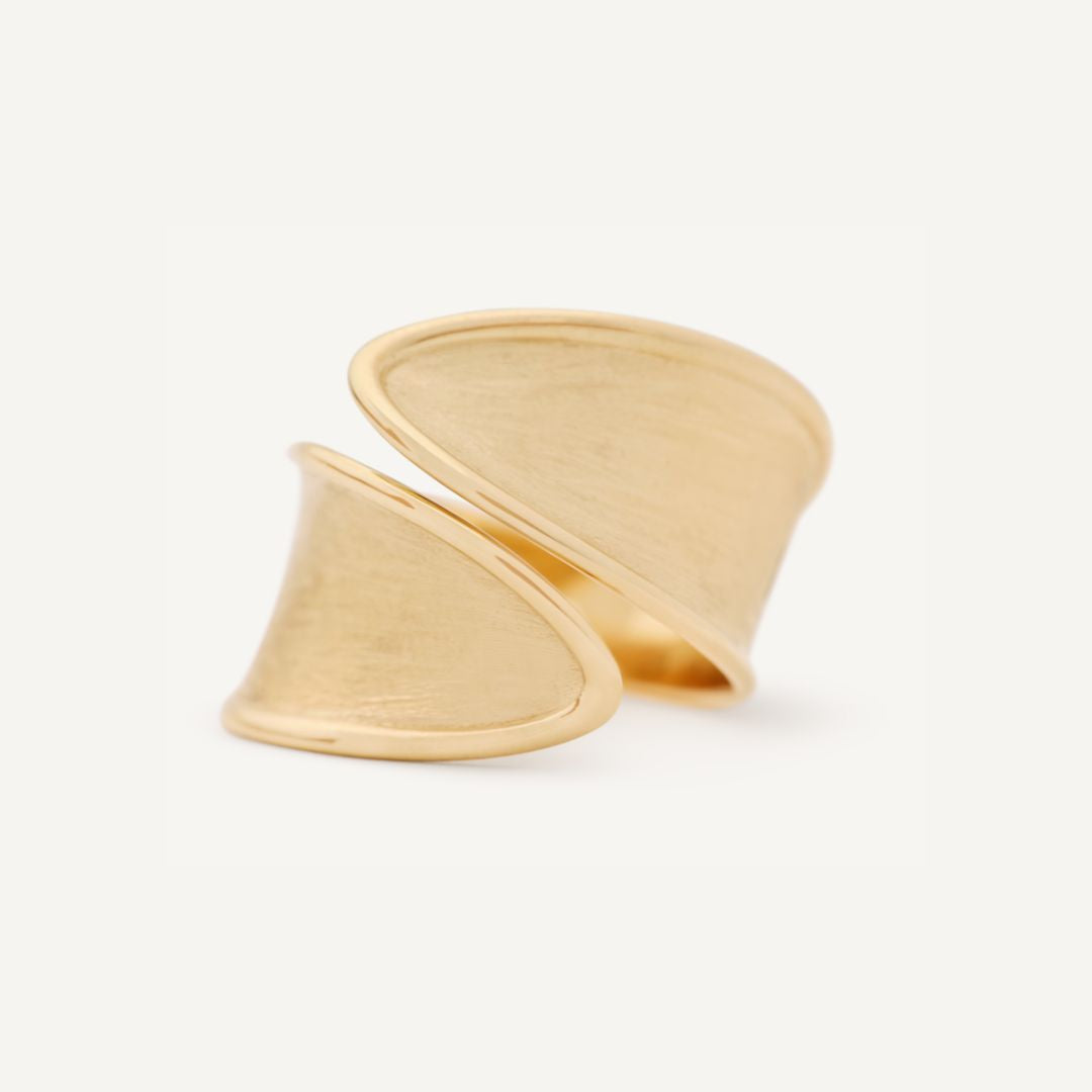 Lunaria Twist Ring in Yellow Gold