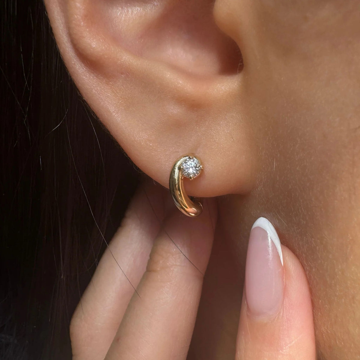Petite Contour Huggies in Yellow Gold