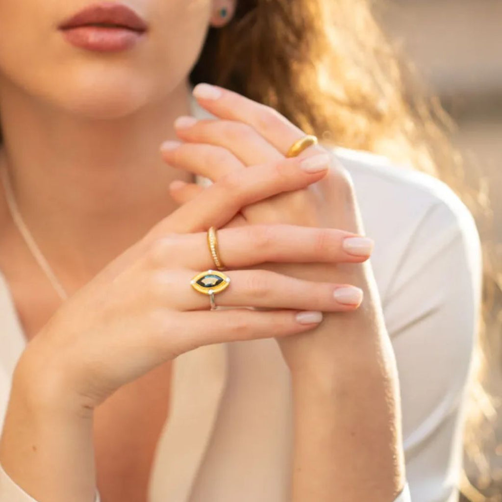 Boogie Diamond Line Ring in Yellow Gold