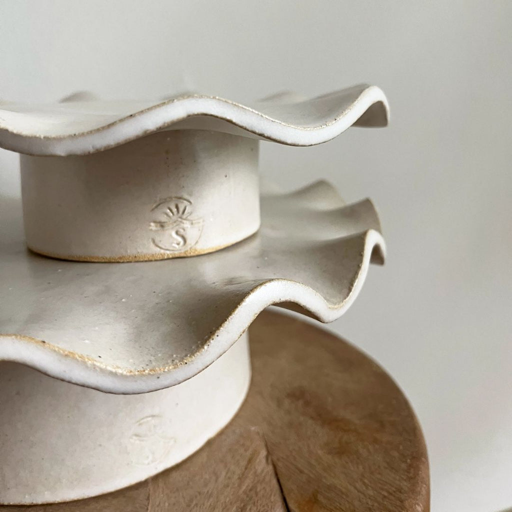 Small Ruffle Edge Pedestal