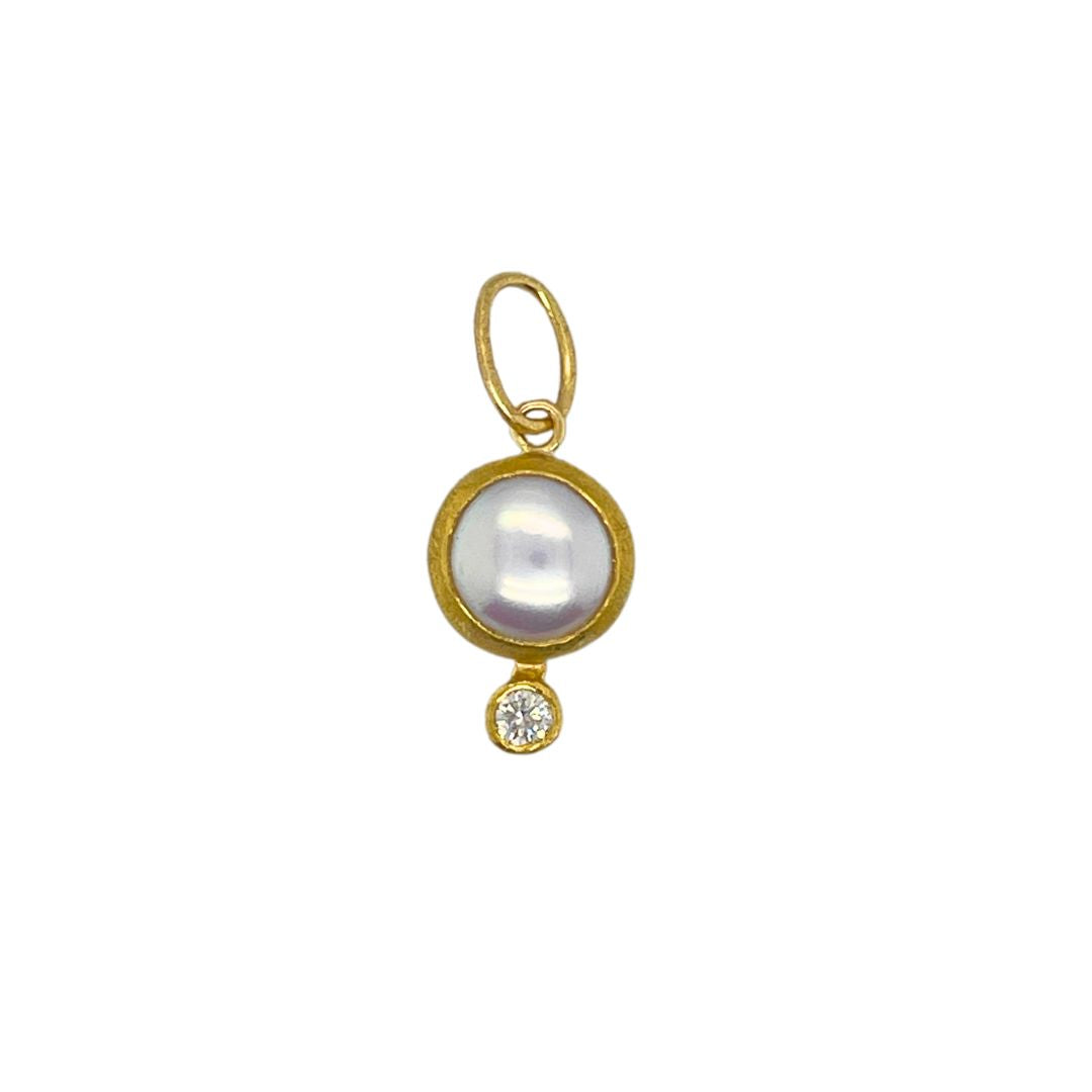 Pearl Pendant in Yellow Gold
