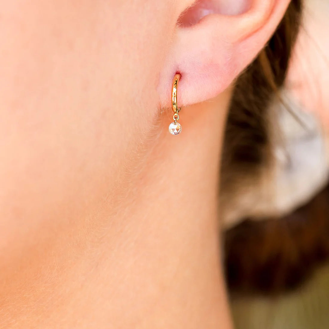 Cien Huggies in Yellow Gold