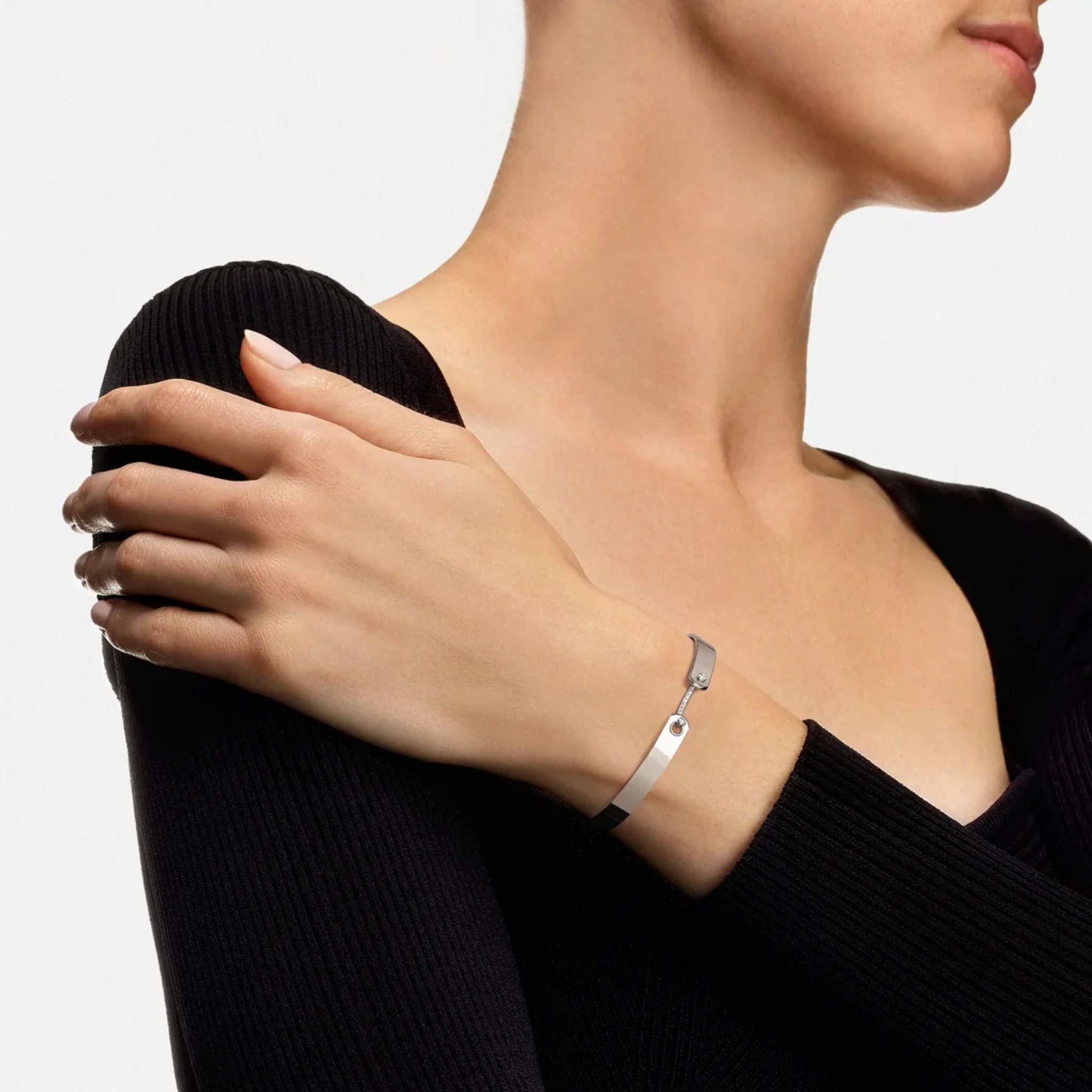 Business Meeting GM Mood Bangle in White Gold