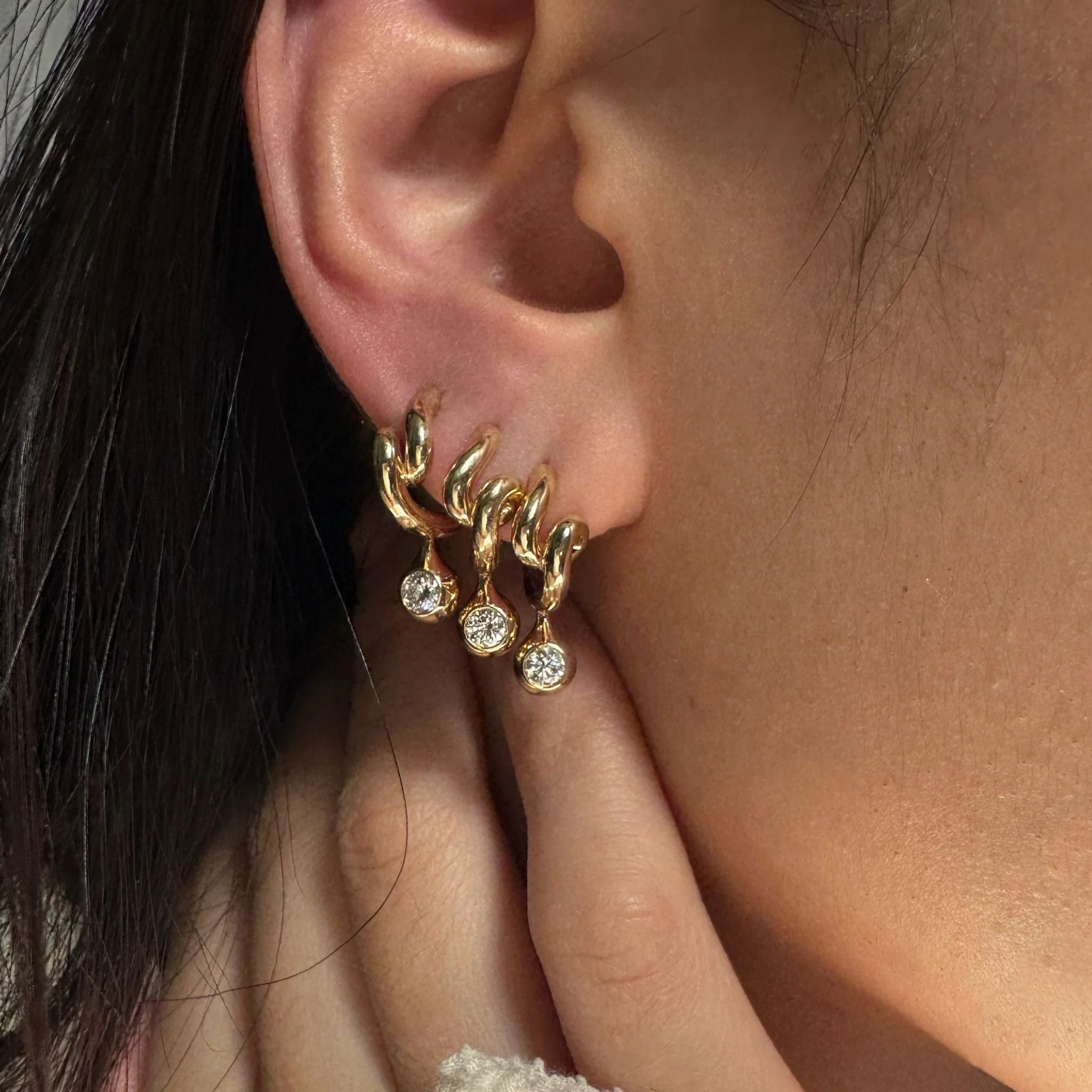 Contour Droplet Huggies in Yellow Gold