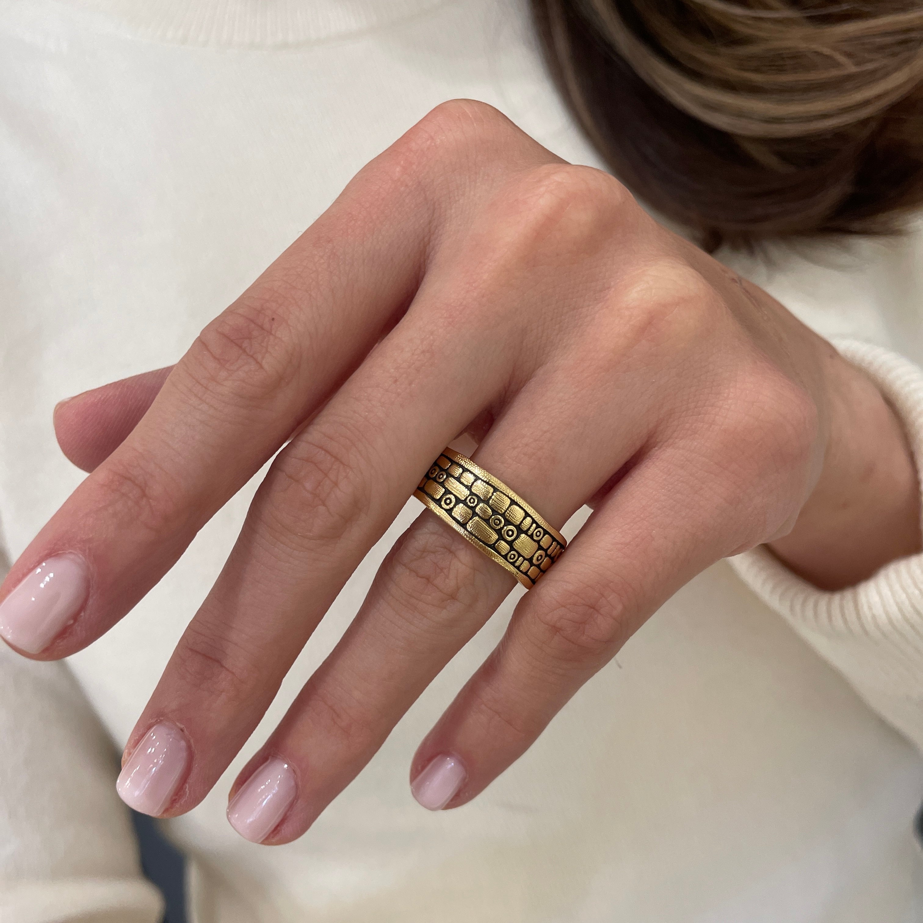 Old Bridge Band in Yellow Gold