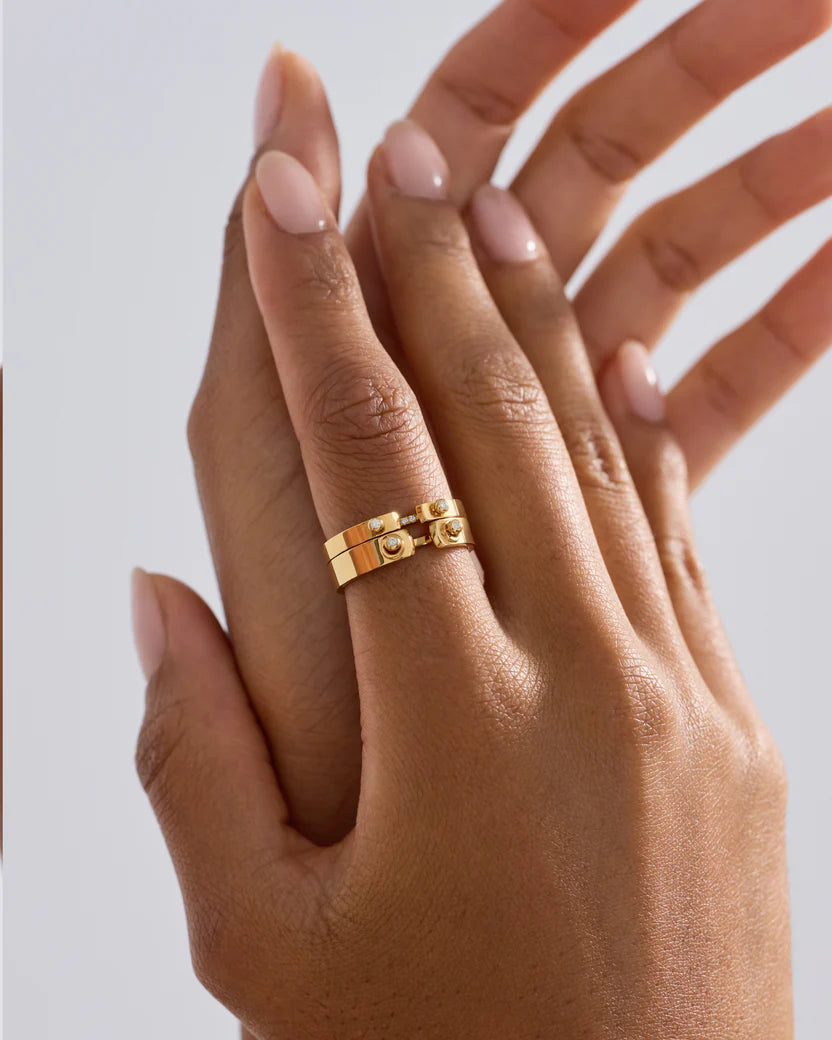 Business Meeting PM Mood Ring in Yellow Gold