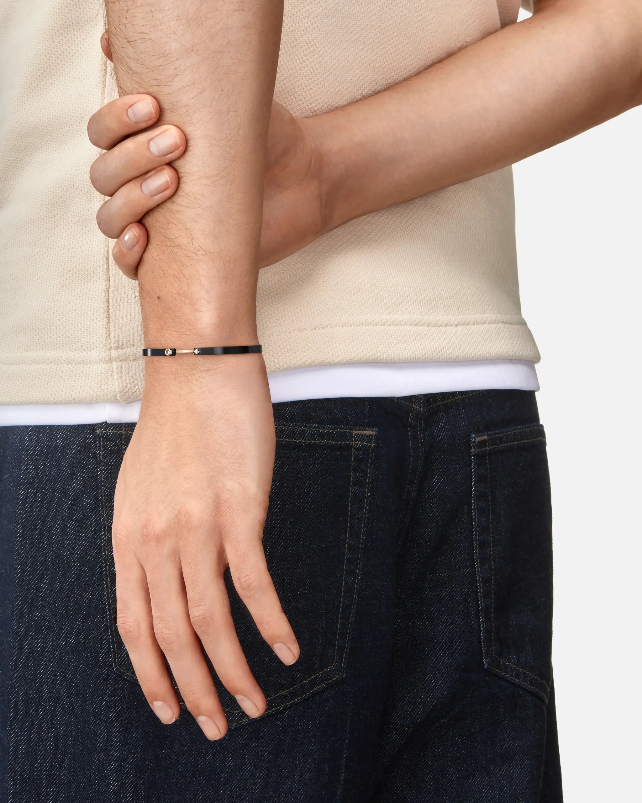 Midnight In Manhattan Mood Bangle in Titanium and Yellow Gold