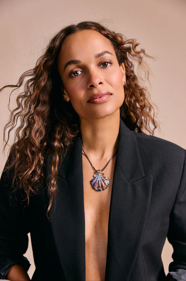 Extra Large Scallop Shell Pendant in Yellow Gold