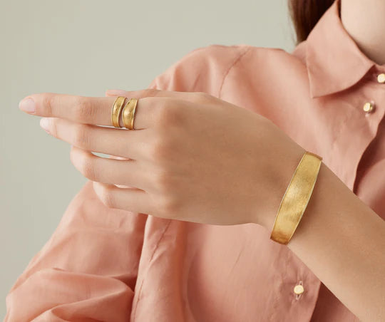 Lunaria Medium Bangle in Yellow Gold