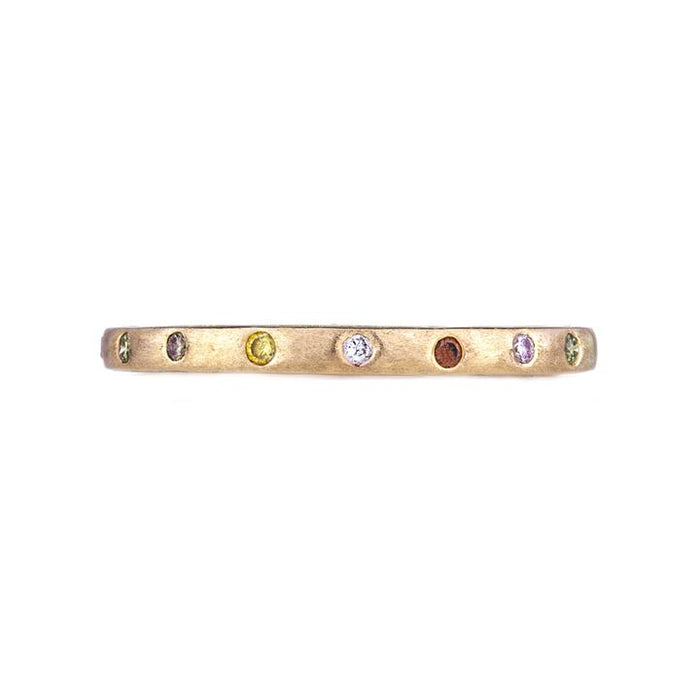 The Dunes Narrow Band with Multicolor Diamond in Yellow Gold