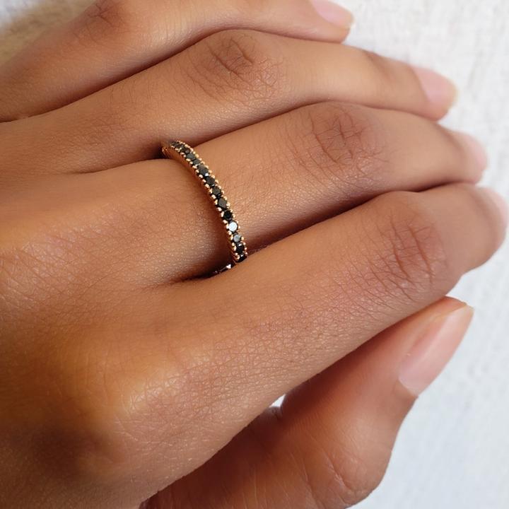 Prong Yin-Yang Band in Rose Gold