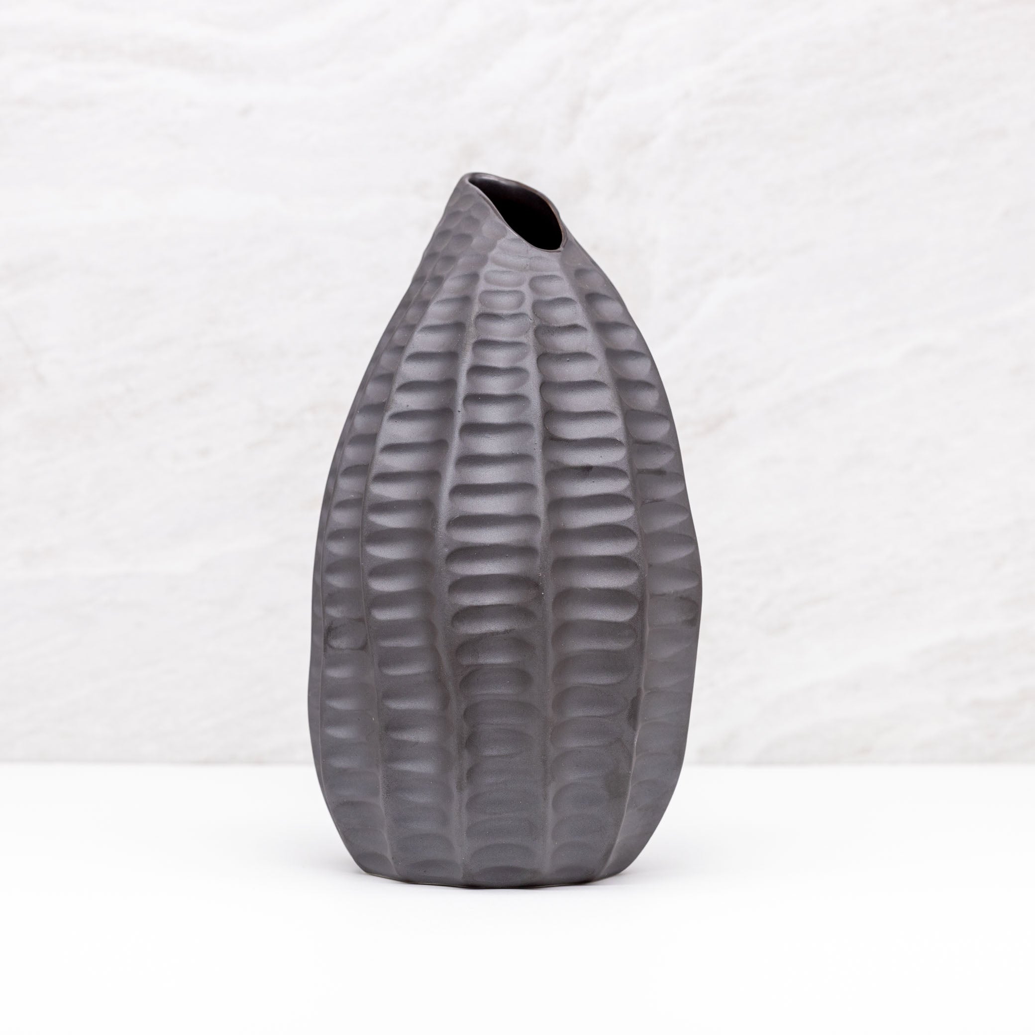 Seda Vase in Dark Brown