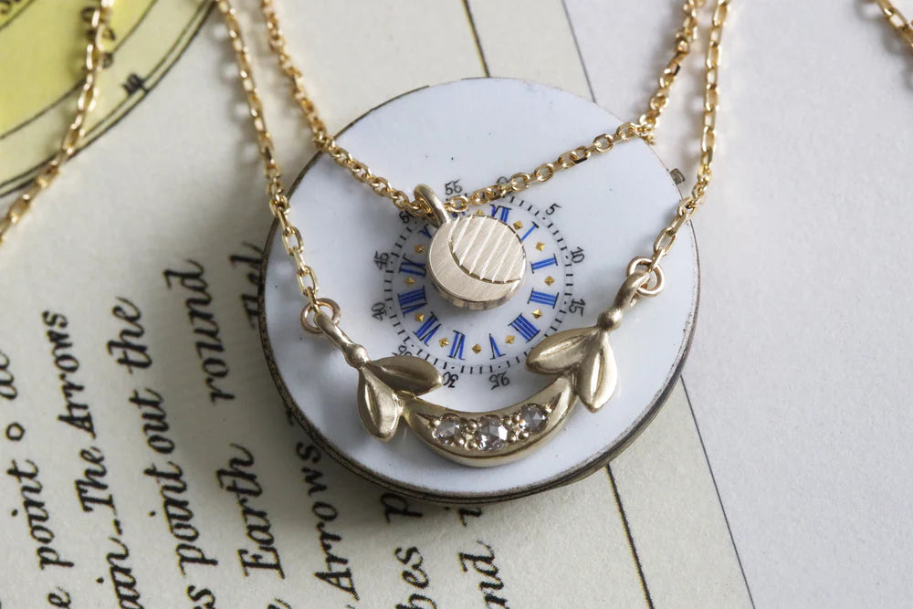 Olive and Arch Pendant Necklace in Yellow Gold