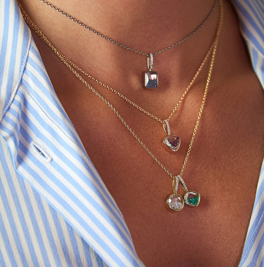 Naipe Blue Sapphire Charm in Palladium Gray Gold