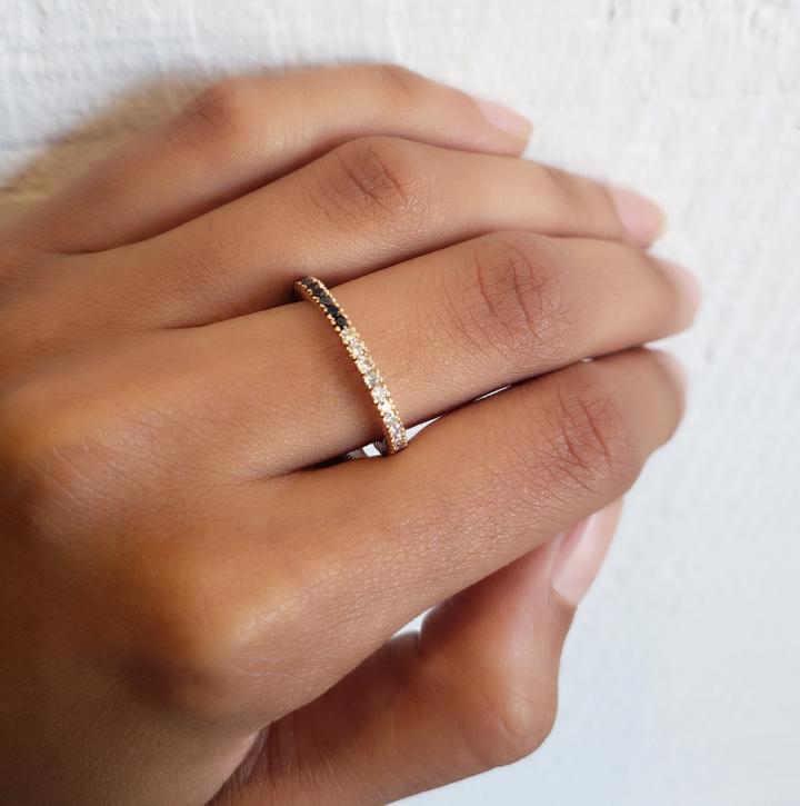 Prong Yin-Yang Band in Rose Gold