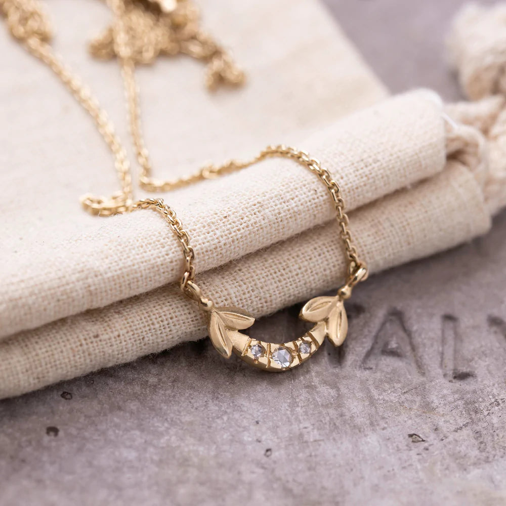 Olive and Arch Pendant Necklace in Yellow Gold
