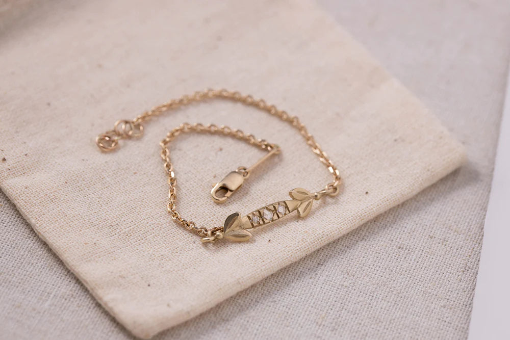 Olive Leaf Bar Bracelet in Yellow Gold